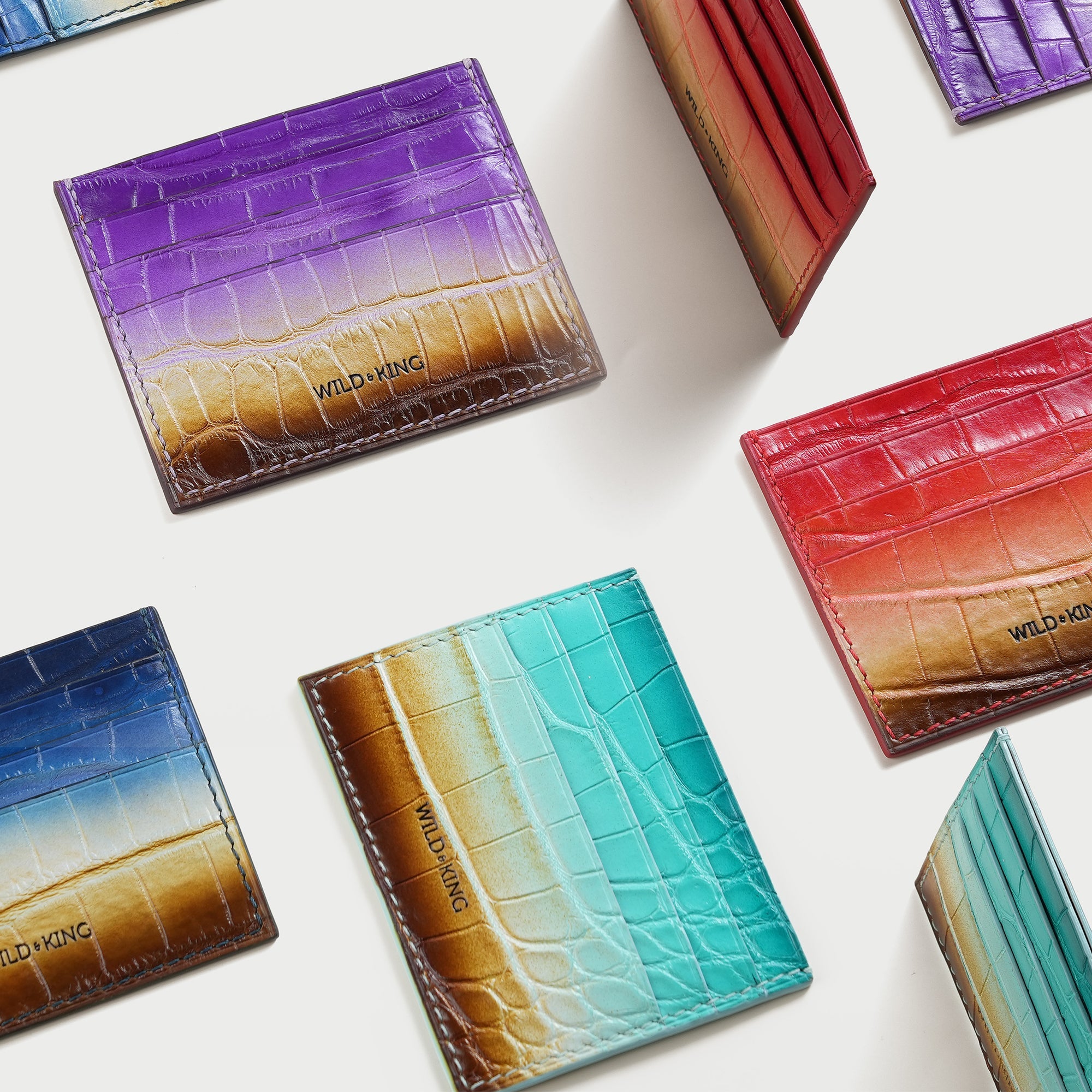 Minimalist Alligator Card Holder - The Daylight Journey