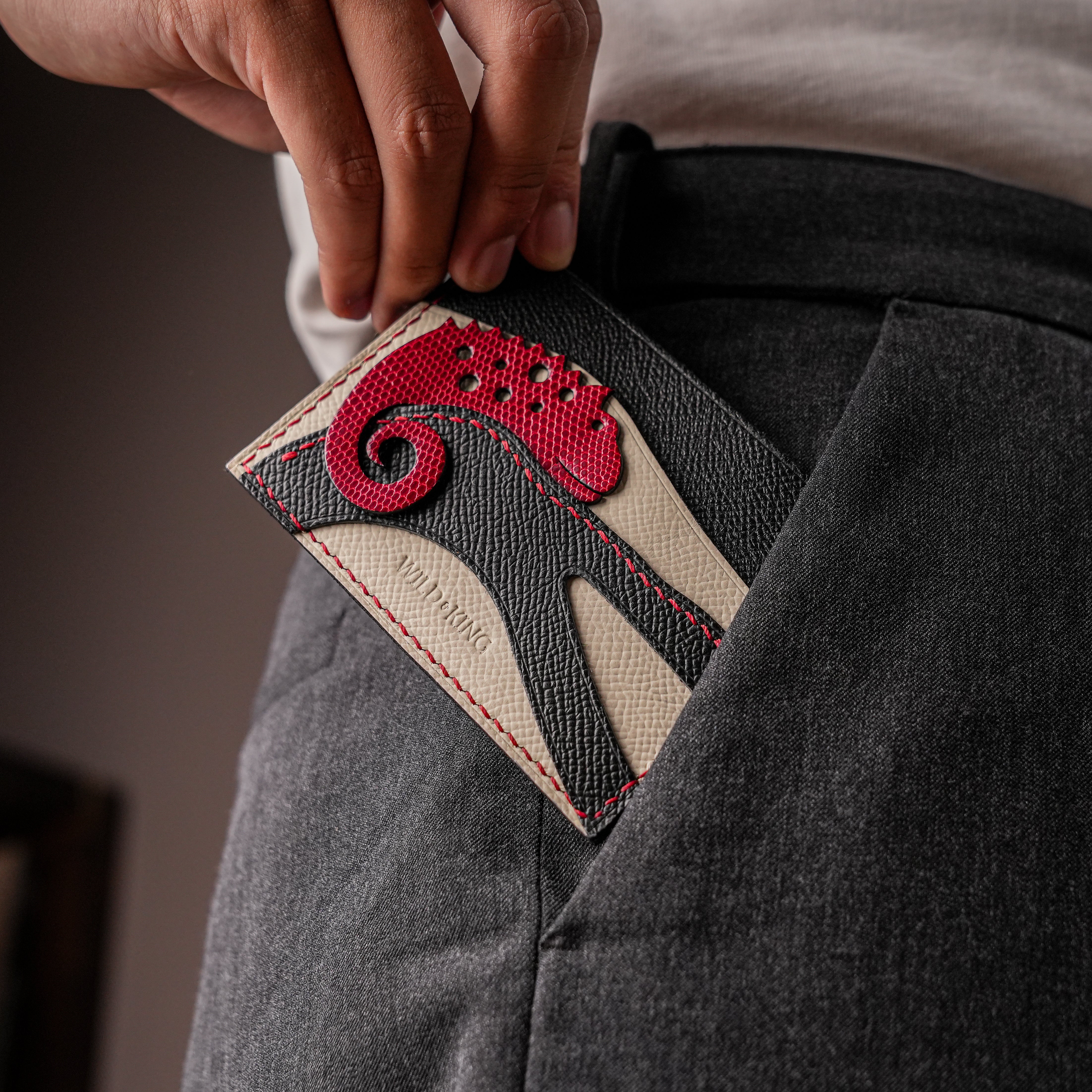 Minimalist Epsom Leather Card Holder - Gecko Lizard