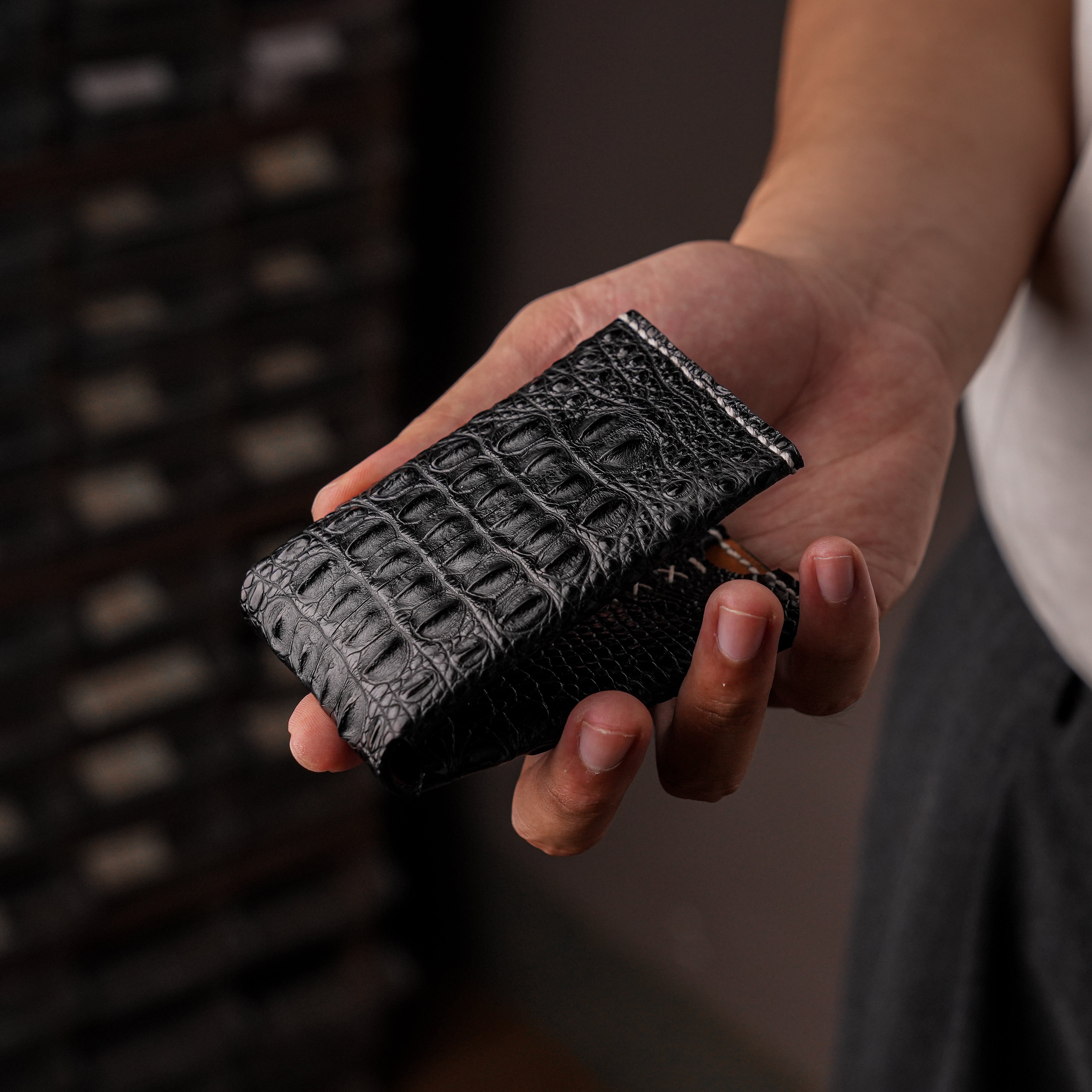 Minimalist Black Double Hornback Alligator Bifold Card Holder