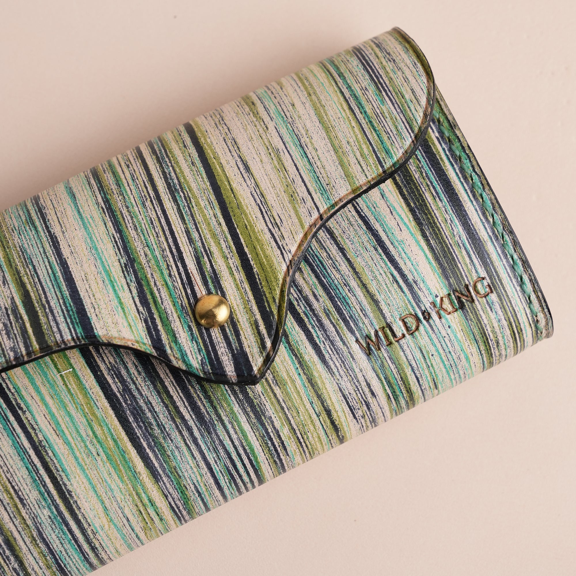 Minimalist Green Leather Card Organizer Wallet - Natural Streaks