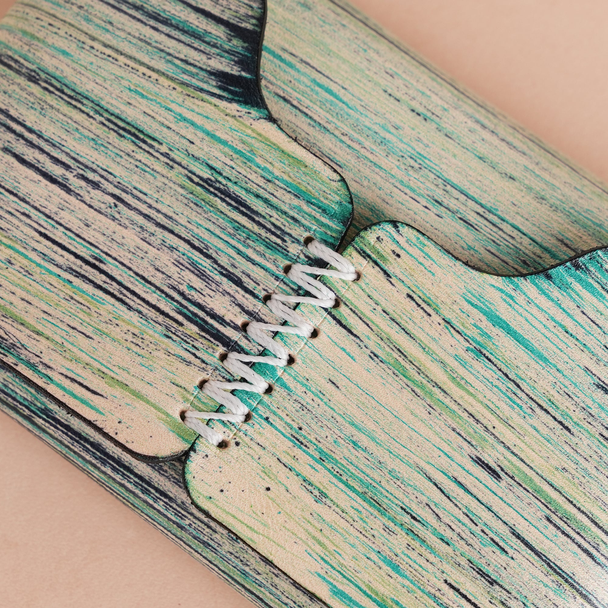 Minimalist Green Leather Purse - Natural Streaks