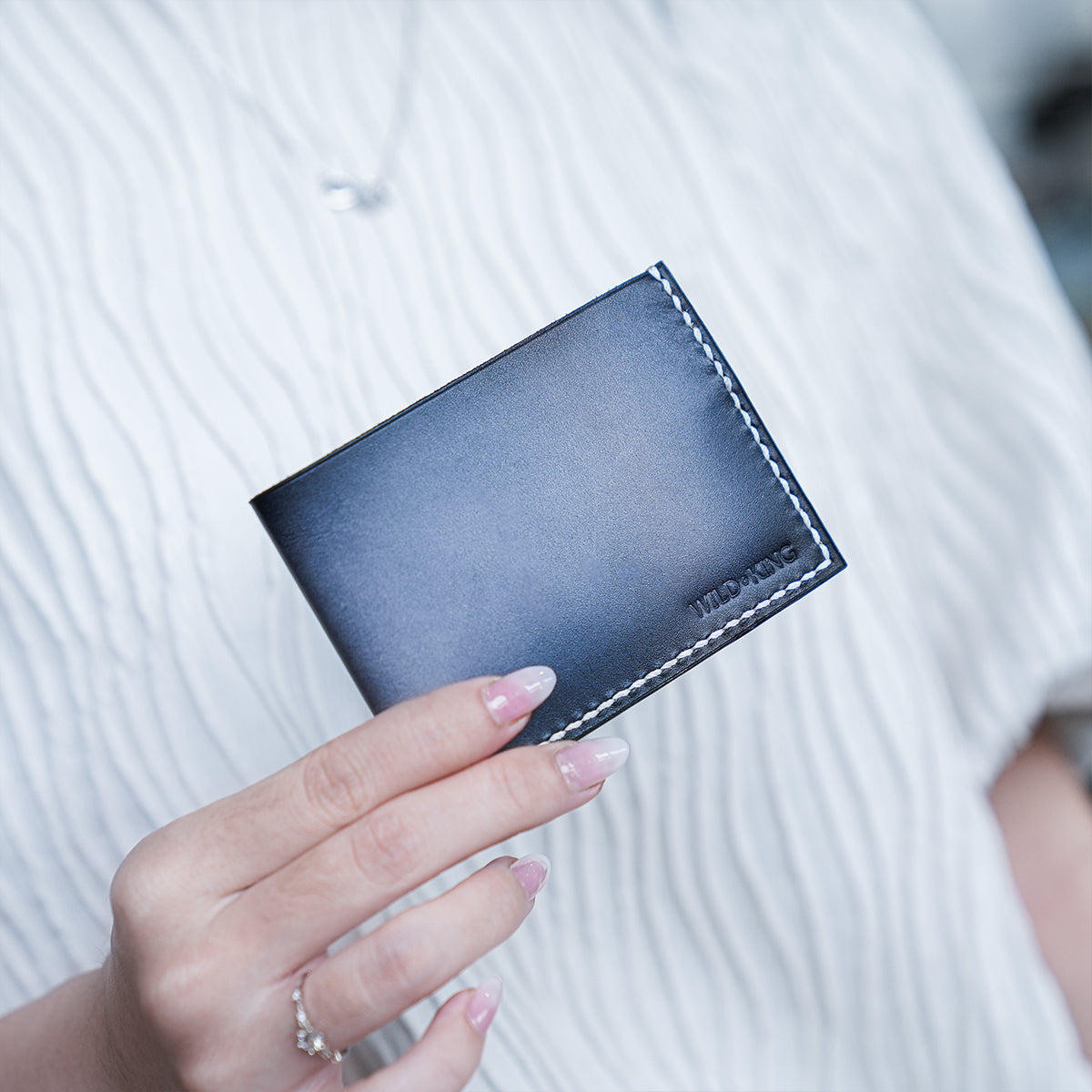 Is a compact bifold wallet right for you? Pros and Cons